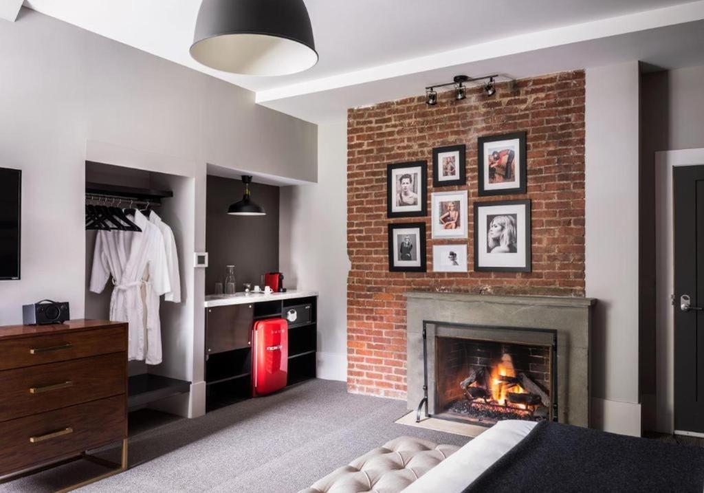 The George Montclair Hotel Bagian luar foto
