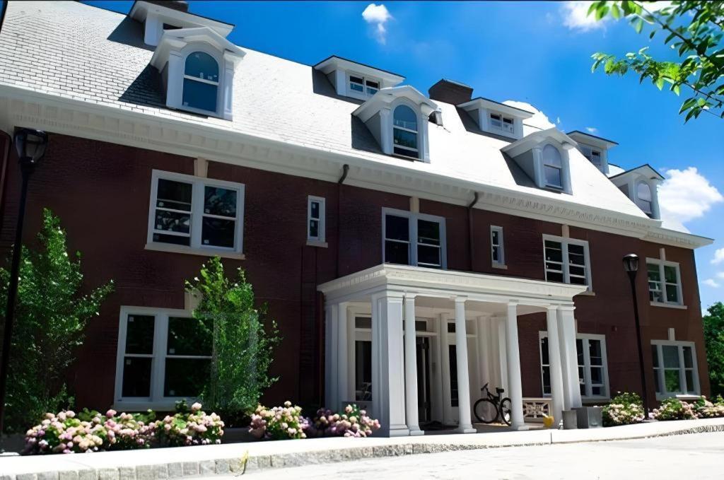 The George Montclair Hotel Bagian luar foto