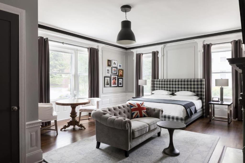 The George Montclair Hotel Bagian luar foto