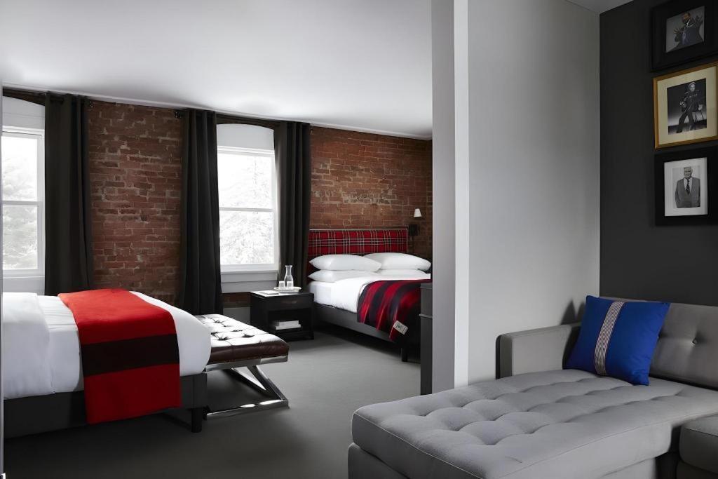 The George Montclair Hotel Bagian luar foto
