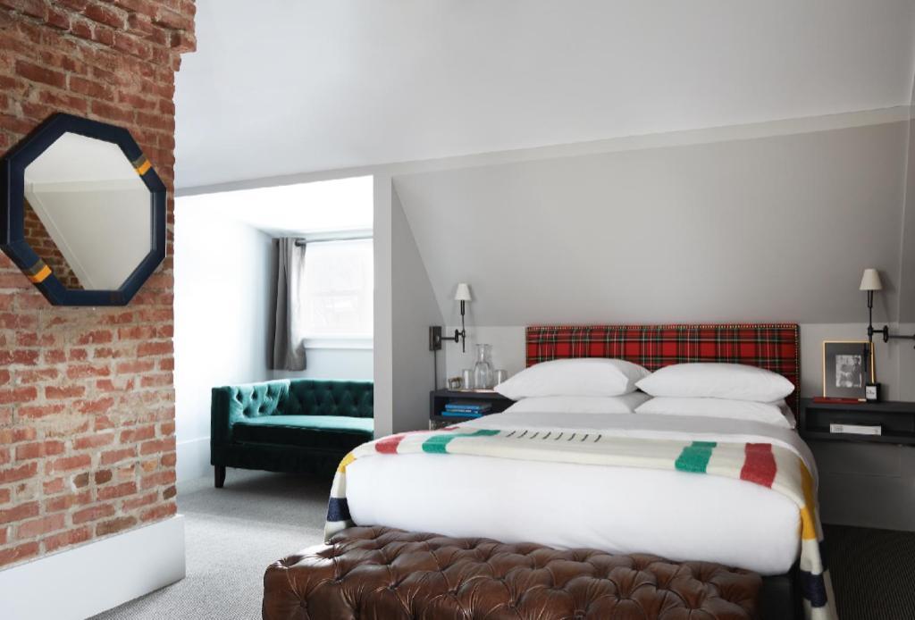 The George Montclair Hotel Bagian luar foto