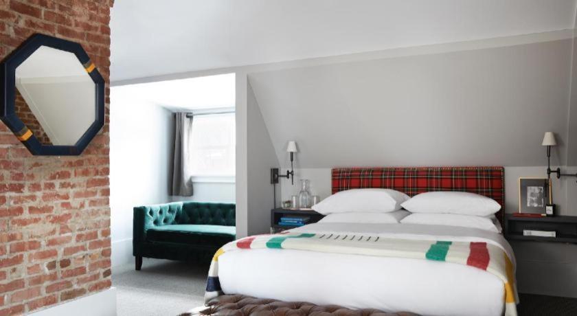 The George Montclair Hotel Bagian luar foto